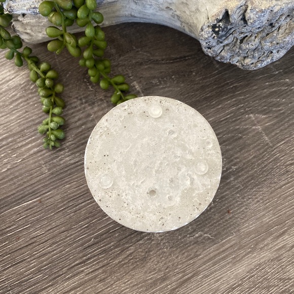 Industrial Modern handcrafted cement planter - Picture 5 of 7